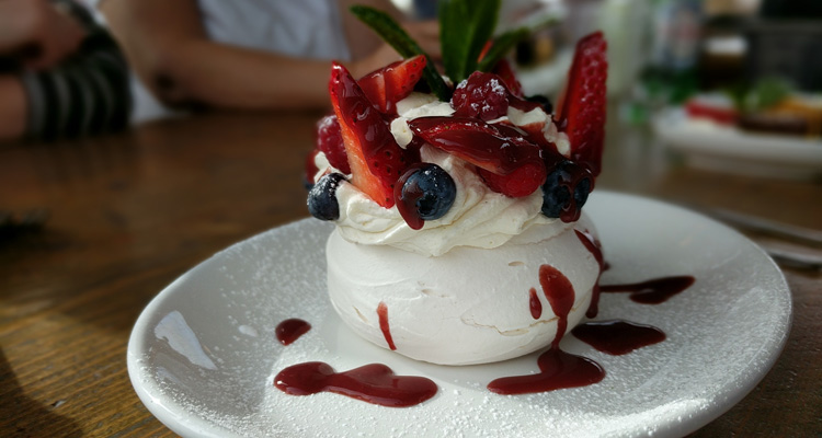 Fresh berry Pavlova