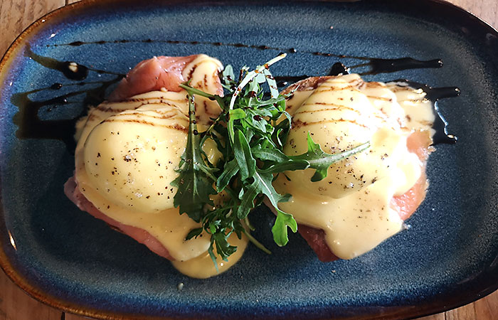 Eggs royale