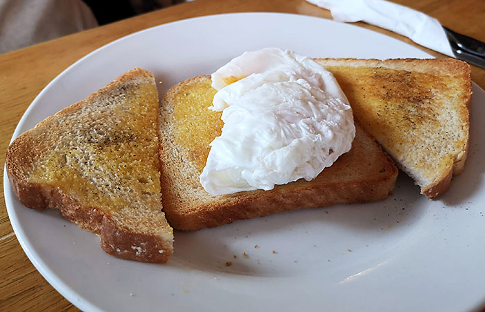 Poached eggs on toast