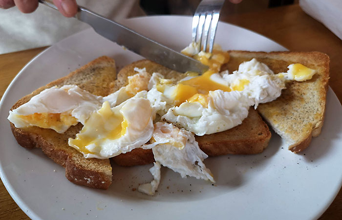 Poached eggs on toast